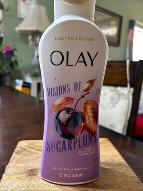Olay Visions of Sugarplums Limited Edition Moisturizing Body Wash NEW 22 Fl Oz